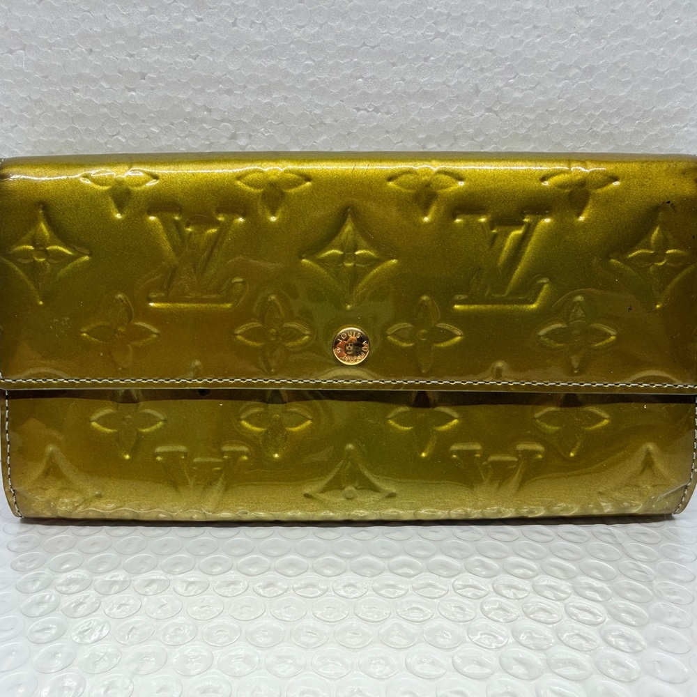 Olive green Vernis wallet